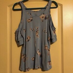 Women’s Small Francesca’s Cold-Shoulder Lightweight Top